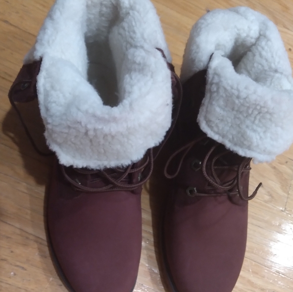 Burgundy Timberland Boots - Picture 2 of 3